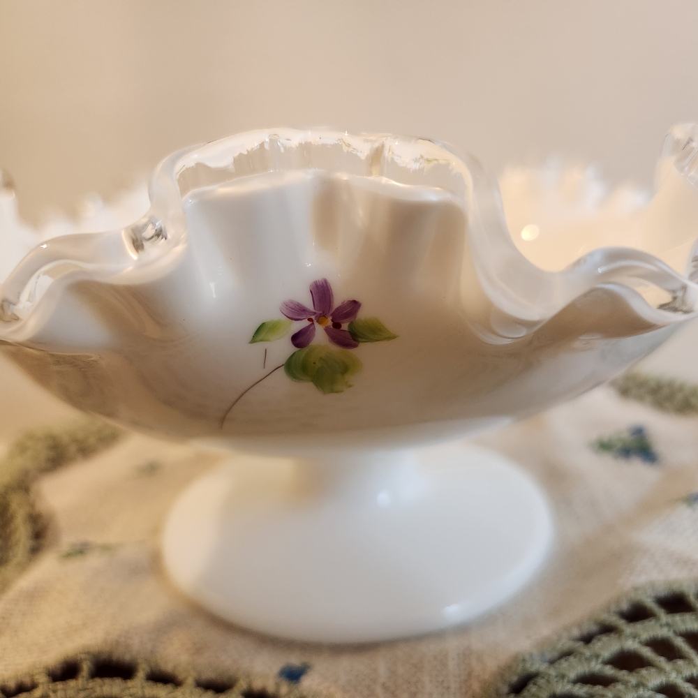 Vintage Fenton Silver Crest "Violets In The Snow" Console Bowl Signed By Artist - Picture 6 of 14